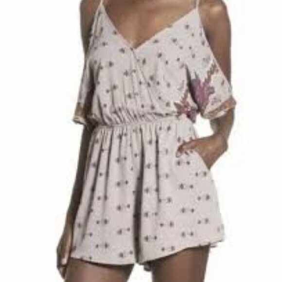ASTR the Label Grey/Purple Floral Paisley Romper Cold Shoulder Size XS - Picture 2 of 9